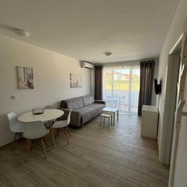Apartman VERA Srebrno Jezero, מלון בOstrovo