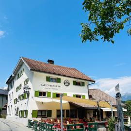 Gasthaus Rössli، فندق في Versam
