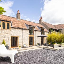Host & Stay - Sunnyside Barn، فندق في Bempton