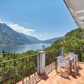 SEAVIEW Apartment with POOL, hotel in Gornji Orahovac