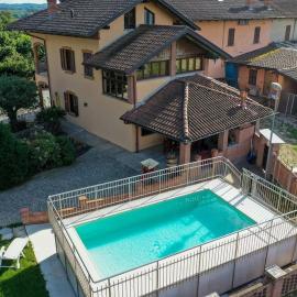 Villa con vista - piscina e barbecue privati, hotel in San Damiano dʼAsti