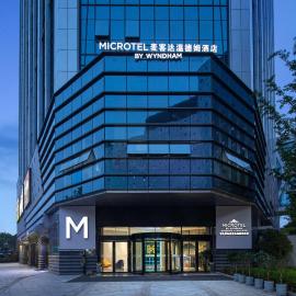 Microtel by Wyndham Qingdao Huangdao, hotel v destinaci Čching-tao