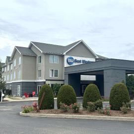 Best Western Erie Inn & Suites، فندق في ايري