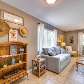 Walk to Historic District! Mt Dora Cottage, хотел в Маунт Дора