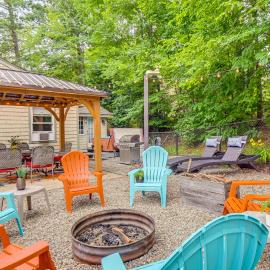 Walk to Water: Lake Winnipesaukee Home w/ Hot Tub, hotel in Moultonborough