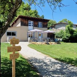 Dortoir Gîte d'étapes "Les troubadours" Ô rendez-vous 6 pers en Demi-pension, hotell i Roquefeuil