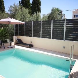 Luxury Villa with Pool in Athens Riviera, hotel in Lagonissi