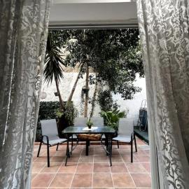 Oasis Pool Flat-near 2 metro stations-, hotel Pireuszban
