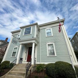 Charming Victorian Home Downtown Newport، فندق في نيوبورت