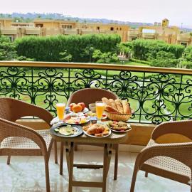 Luca Pyramids Inn