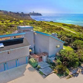 Unmatched Ocean Beach and Mountain Views Family-Friendly Retreat، فندق في Moss Beach