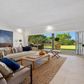 Zephyr on Sapphire - Stunning private property on absolute beachfront