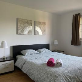 Appartement spacieux proche de Morges et Lausanne, hotelli kohteessa Aclens