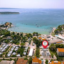Arti Holiday Homes, hotel in Banjol