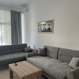 Ameti - Ground Floor Comfort Suites - Spacious & Modern, hotel in Orikum