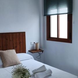 Apartamentos Bolonia - M a n u e l a, Hotel in Bolonia
