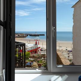 Lighthouse View - Amazing sea and beach view - Free Sky TV including Sports and Movies - Fast WIFI - Free Private Parking