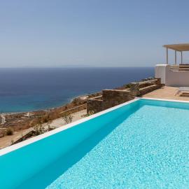 Renovated Luxury Oceanview Villa with Pool in Mykonos, hotel en Fanari