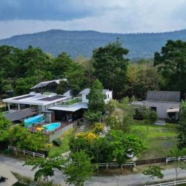 Moon Heart Village Khao Yai Pool Villa, hotel v destinaci Pong Talong