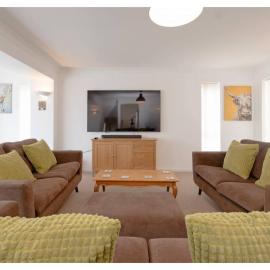Warwick Views - Family Hot Tub Home Lovely Views with Ample Parking
