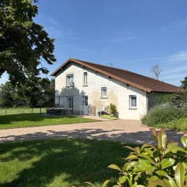 Gîte rural à Montaiguët-en-Forez avec étangs et vélos - FR-1-489-371, hotelli kohteessa Montaigüet-en-Forez