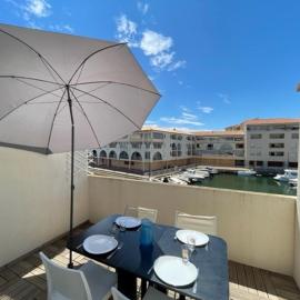 Studio cabine à Sète avec terrasse et climatisation - FR-1-338-106, hotel in Sète