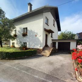 Rooms Apartma Cerknica, מלון בצרקניצה