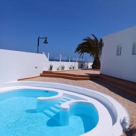 Blue Miracle Villa, hotel i Arrecife