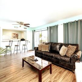 Kings Cove Central Destin 3 Community Pools, Hotel in Destin