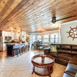 Captains Quarters 3 Comm Pools Pet Friendly, hotelli kohteessa Destin