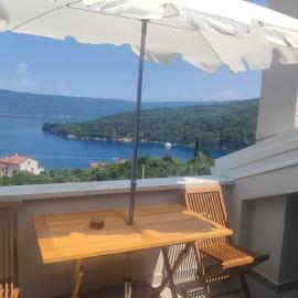Apartment Desanti 4 Valun, hotel a Valun