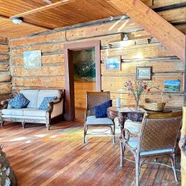 Rustic Beaverfoot Lodge Room N5, khách sạn ở Parson