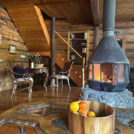 Rustic Beaverfoot Lodge Room N8, khách sạn ở Parson