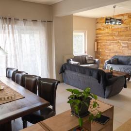 Angela quiet, modern house