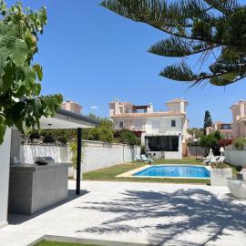 Villa Cuqui, Hotel in Xilxes