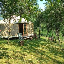 Romantic yurt in Apuseni mountains, hotell sihtkohas Grohoţele