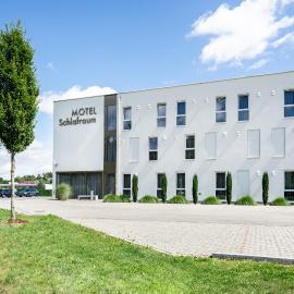 Motel Schlafraum Schlüßlberg-Dein smartes Hotel-contactless check-in: Schlüßlberg şehrinde bir otel