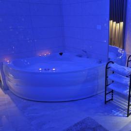 Jacuzzi Apartman De Lux - Cacak, hotel a Čačak