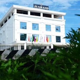 J S Grand, hotel in Yelagiri