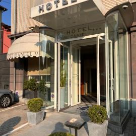Hotel Daniel & Ristorante Cocchi, hotel u Parmi