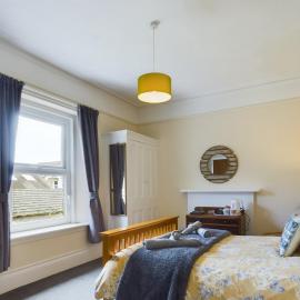 Peaceful garden view double with ensuite in house opposite beach, with access to private garden and bike store