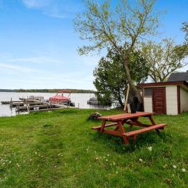 Bailieboro에 위치한 호텔 Relaxing Lakefront Cabin