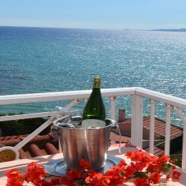 Brati II Beach Hotel, hotelli kohteessa Arkoúdi