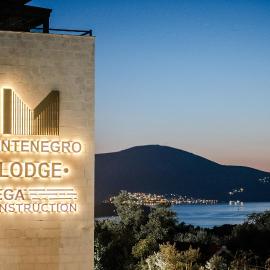 Montenegro Lodge โรงแรมในติวัต