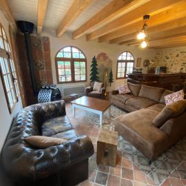 Maison de caractère à Saint-Nectaire le haut, hotel in Saint-Nectaire