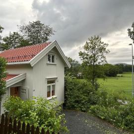 Lite hus 15 min fra Oslo, hotel in Høvik