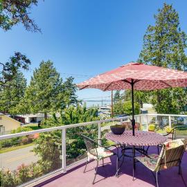Sunset + Ocean Views: Serene Camano Escape, Hotel in Camano