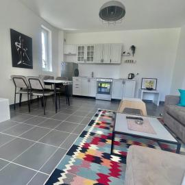 Tale beachfront flat, hotel en Tale