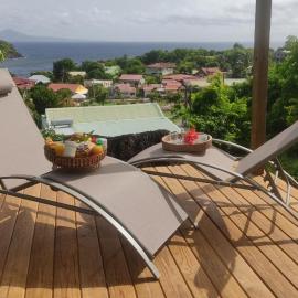 Cottages Les 3 Rochers - Vue sur mer، فندق في Terre-de-Bas