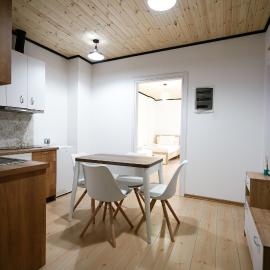 Ora Apartments, hotel u gradu Đirokastra